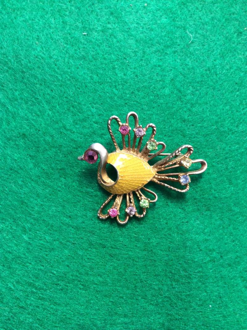 Vintage Strass Und Gelb Pfau Brosche Aus Den 1960Er Jahren Vintage Strass Und Gelb Pfau Brosche Aus Den 1960Er Jahren von LolasAntiques