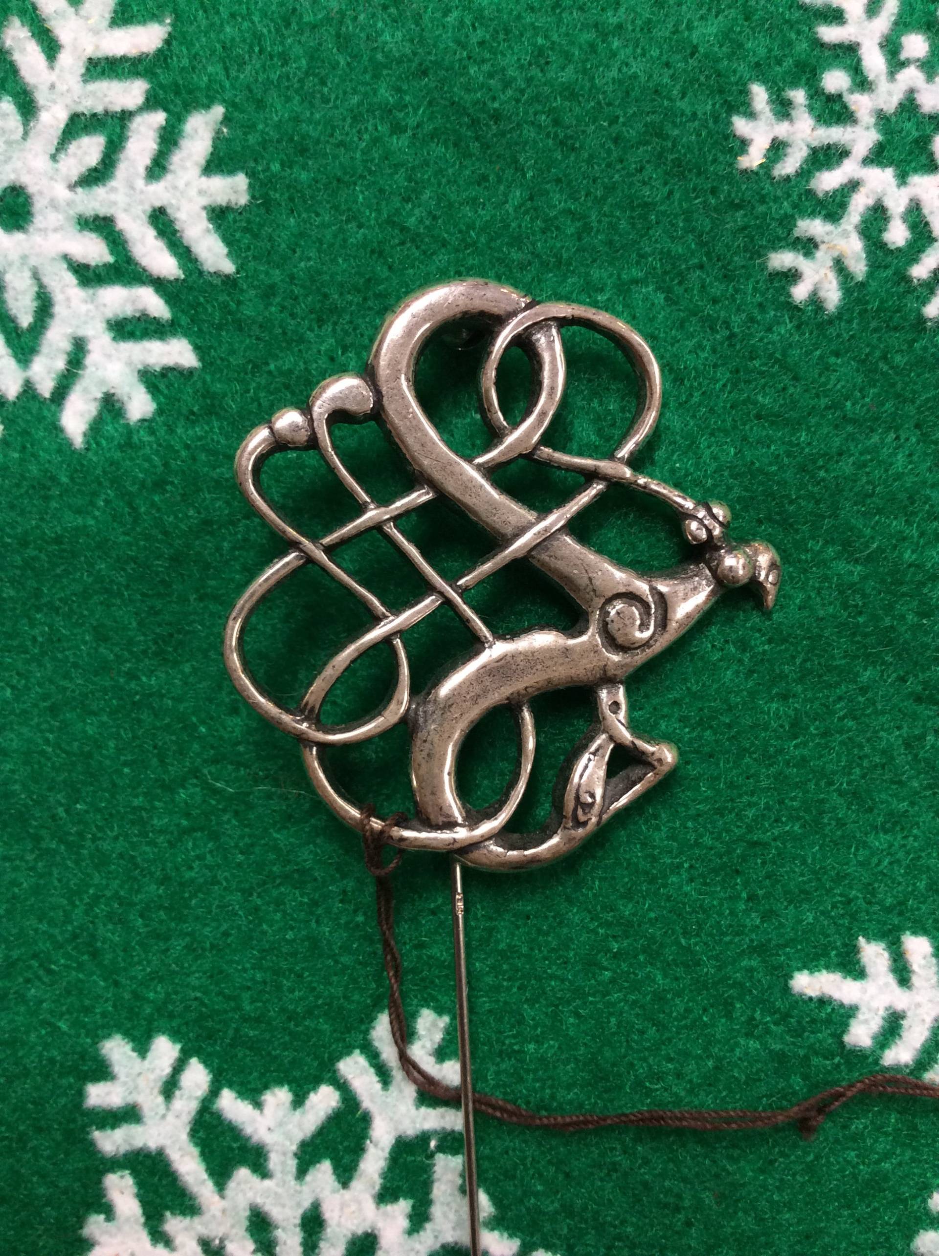 Vintage Wikinger Stil Brosche Sterling Silber 925 Vintage Wikinger Stil Brosche Sterling Silber 925 von LolasAntiques