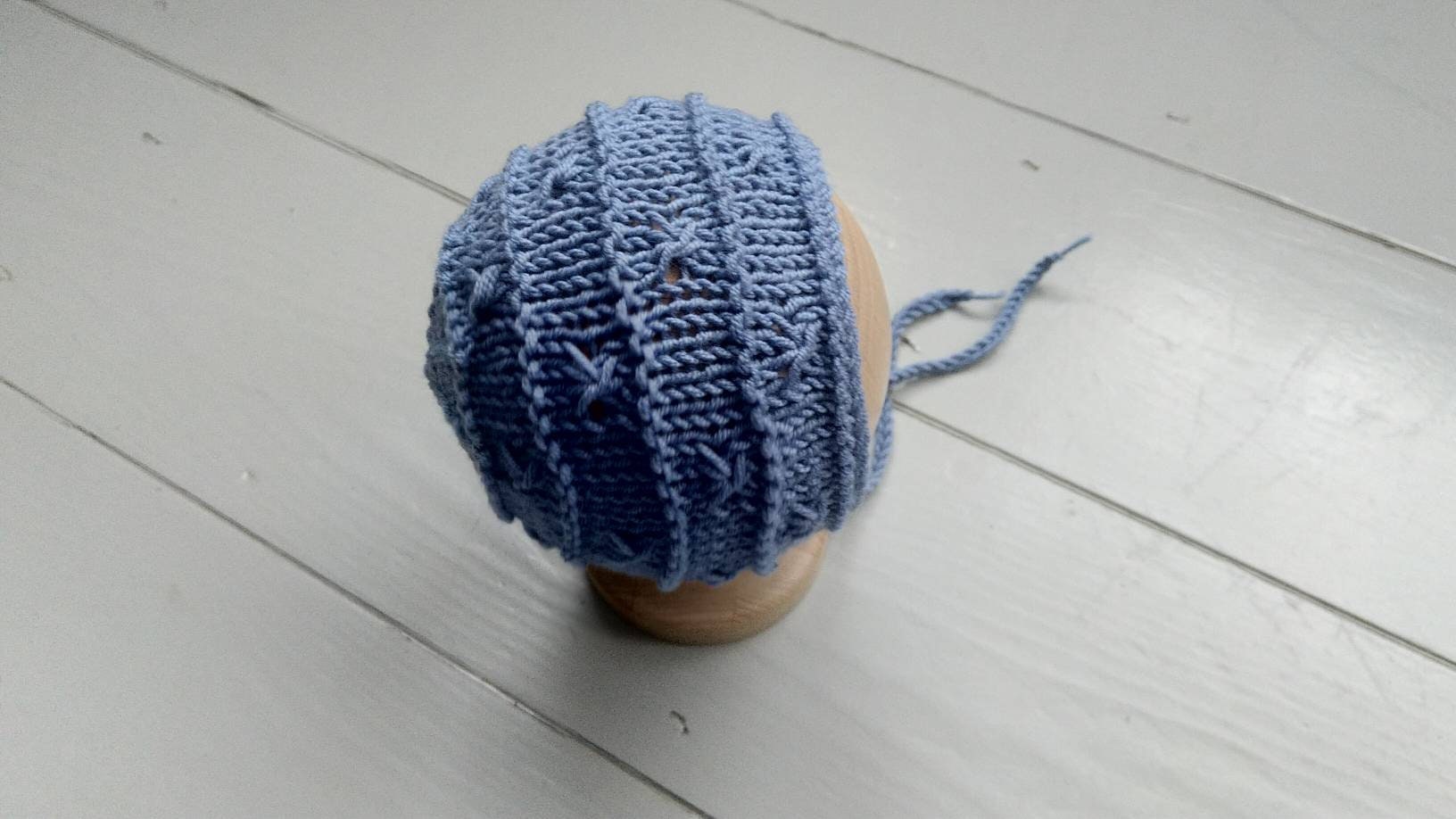 Blaue Merino Mütze Handgestrickt, Baby Mütze, Süße Für Neugeborene von LolasKnittingDreams