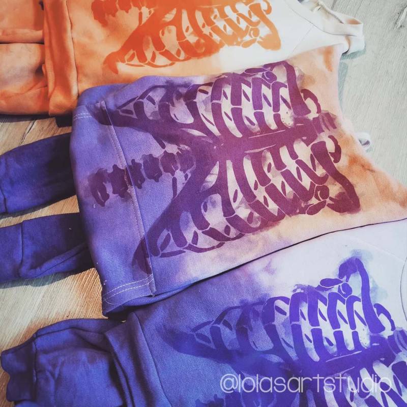 Handgefertigtes Skelett Hoodie Pastel Goth Ombre Sweatshirt von Lolasartshop