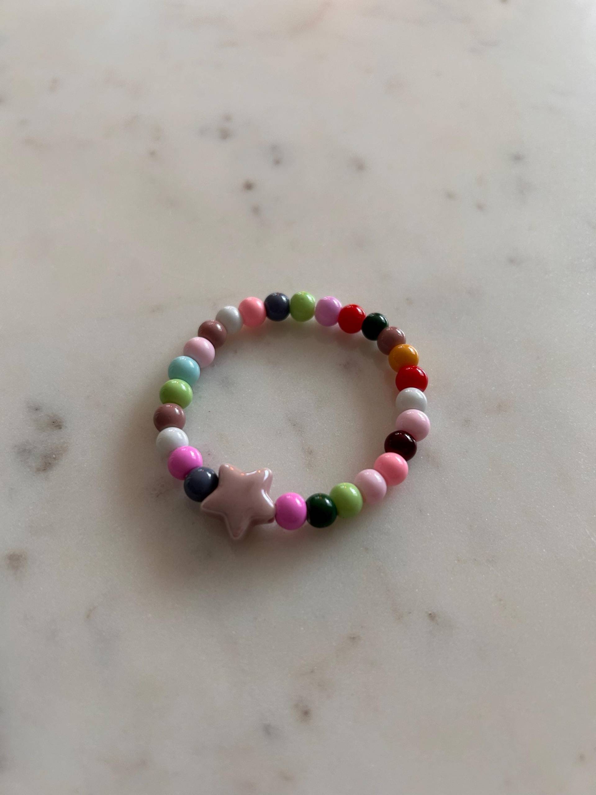 Armband „Shine" Elastisch, Bunte Regenbogen Perlen, Keramik, Stern, Star, Bunt, Farbenfroh, Fröhlich, Unikat Armband „Shine" Elastisch, Bunte Regenbogen Perlen, Keramik, Stern, Star, Bunt, Farbenfroh, Fröhlich, Unikat von Lolean