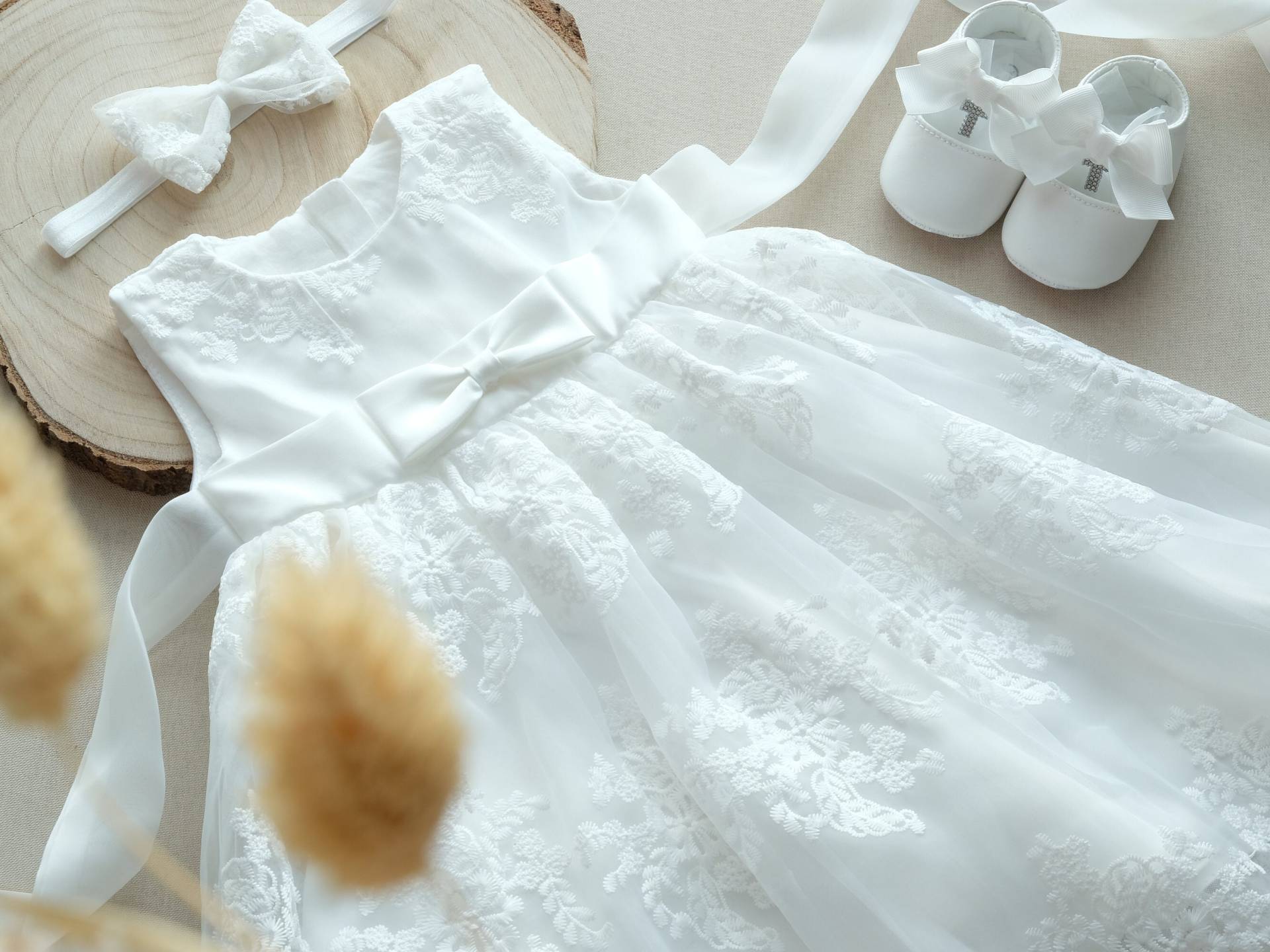 3Tlg. Taufkleid Mit/Ohne Stirnband Und Schuhe von LoliweKids