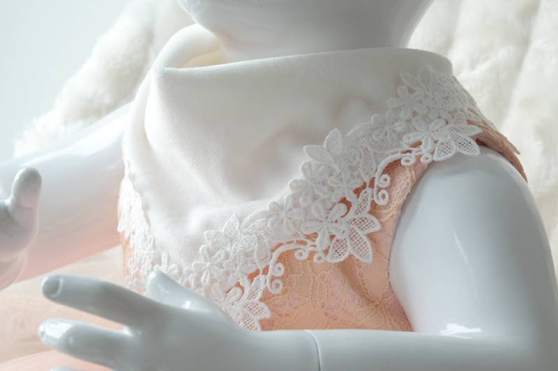 Dreieckstuch Babyjacke Taufmütze Jacke Bolerojäckchen Taufset Bolefo von LoliweKids