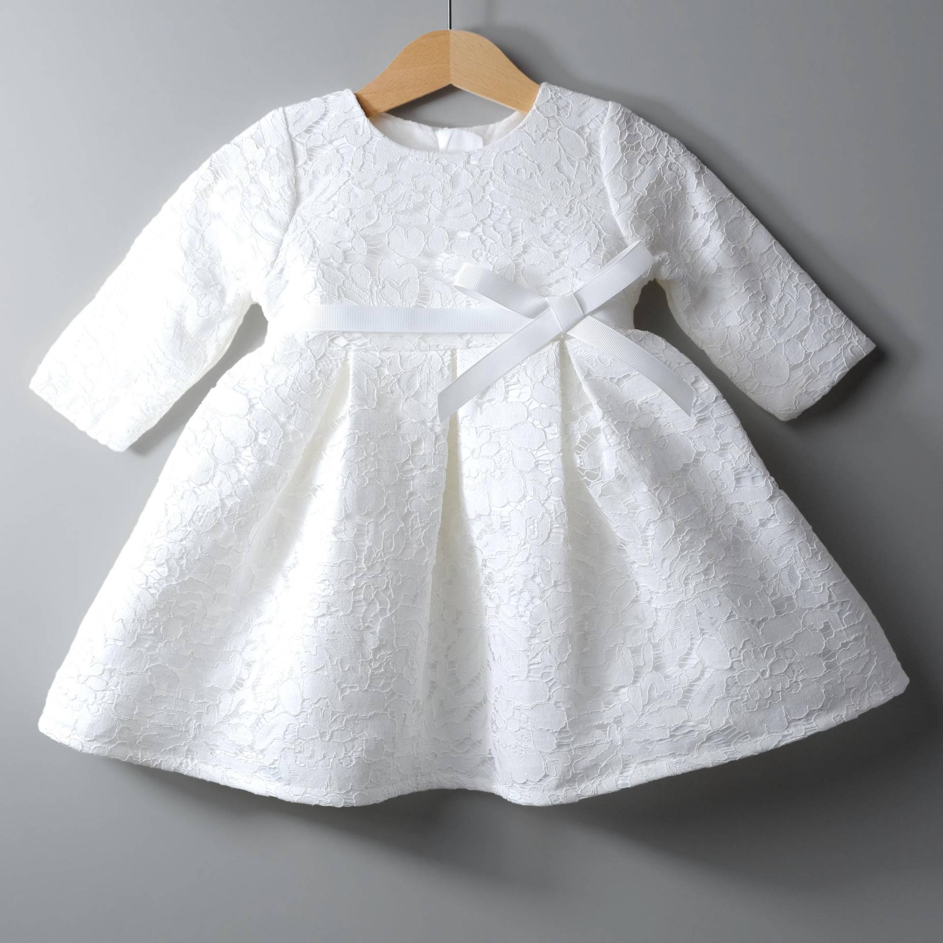 Loyala Elegantes Taufkleid Festkleid Blumenmädchkleid - Aus Zarter Spitze Mit Satin-Schleife Festliches Babykleid von LoliweKids