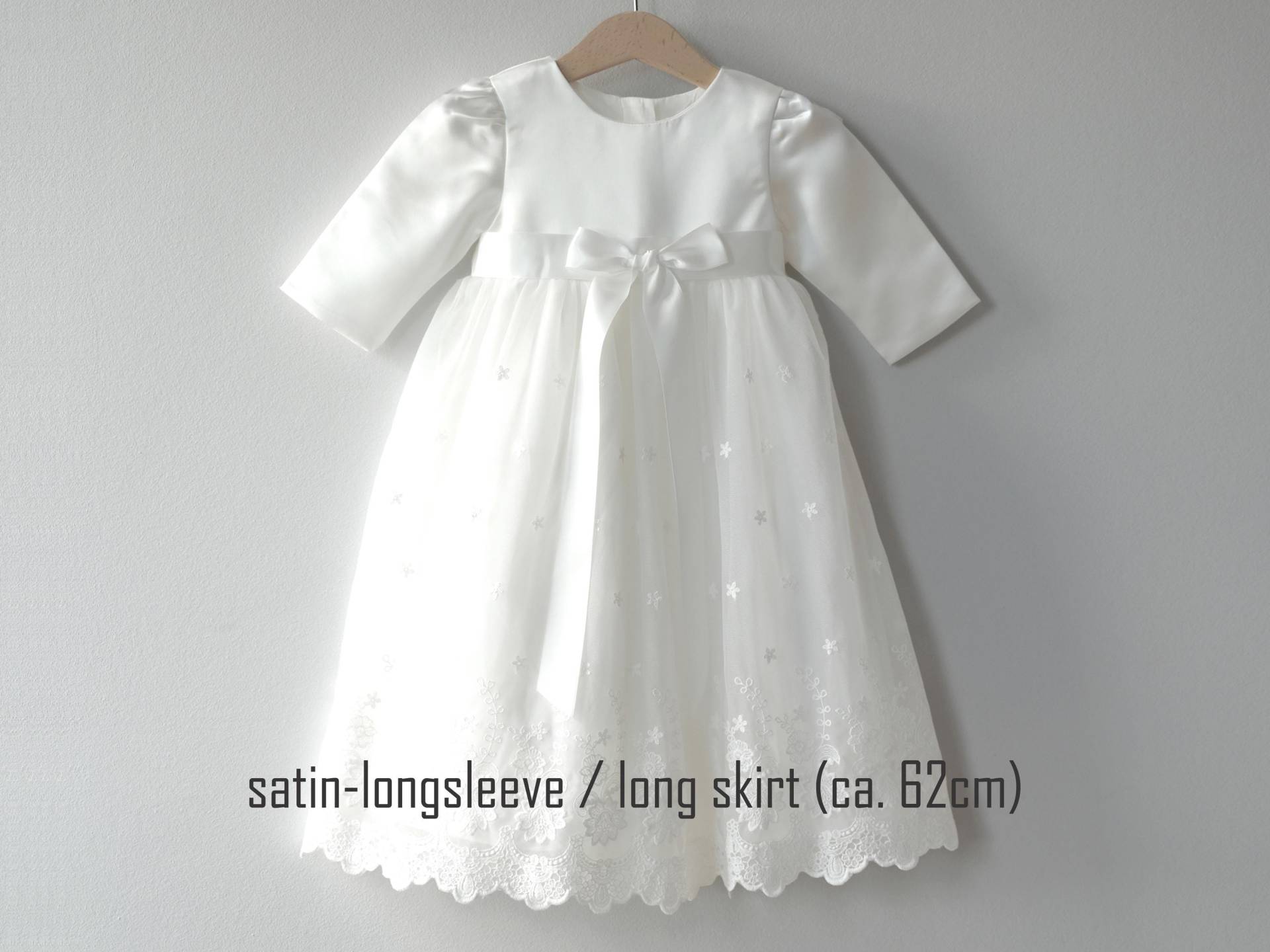 Miia Taufkollektion Taufkleid Taufmütze Stirnband Taufschuhe von LoliweKids