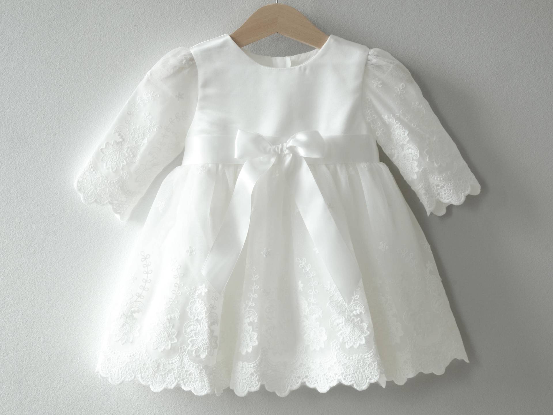 Miia Taufkollektion Taufkleid Taufmütze Stirnband Taufschuhe von LoliweKids