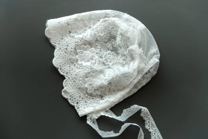 Miia Taufmütze Hut Haubmütze Lätzchen Spitze Lace von LoliweKids