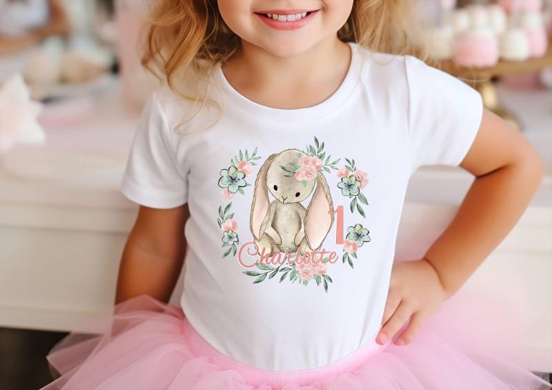 Geburtstagsshirt Personalisiert T-Shirt Geburtstagskind Mädchen Hase Häschen Bunny Hasi von LolleBy