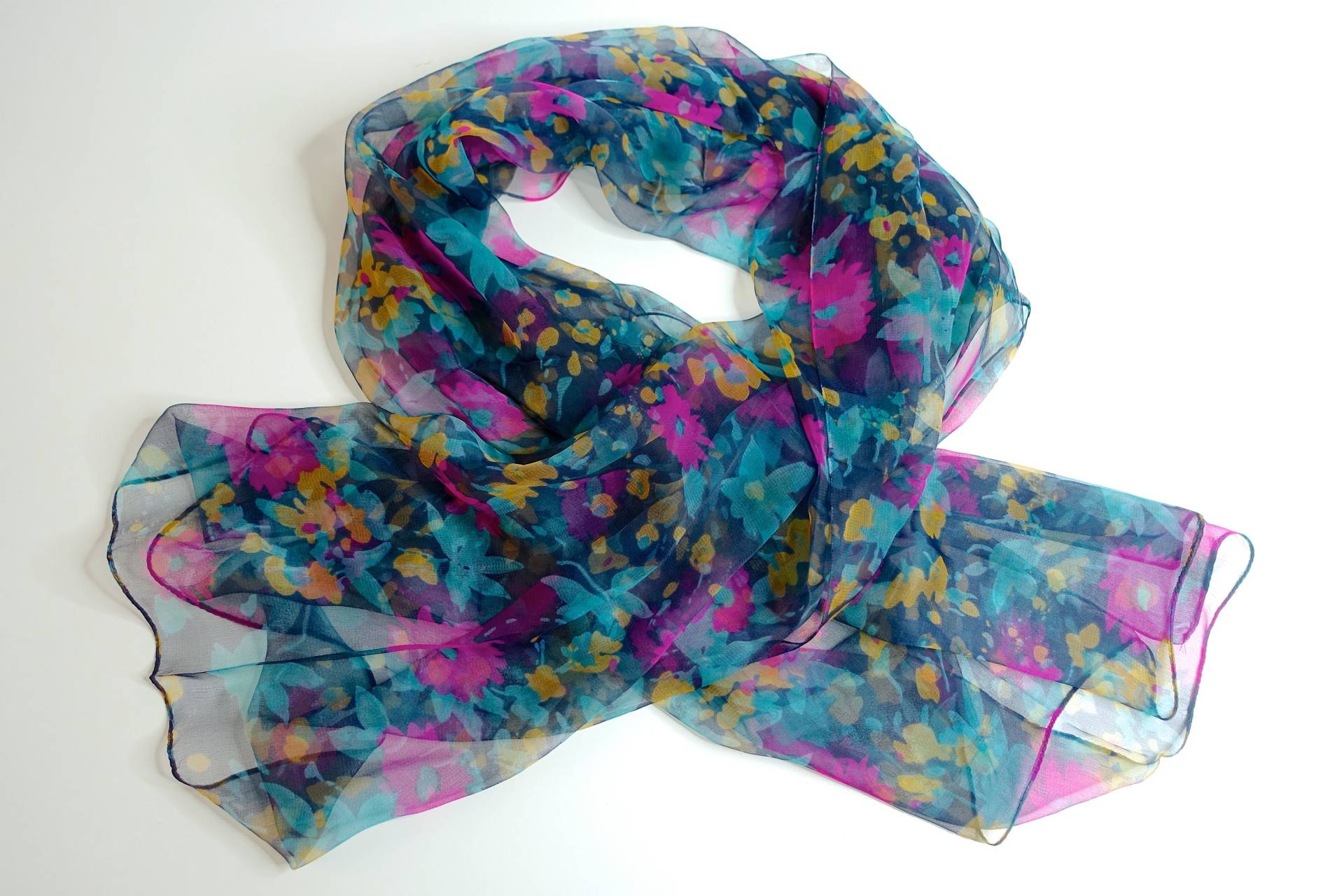 Schal/Tuch Blütendruck Dunkelblau - Bunt 100 % Seide/Chiffon 105 X 160 Schal/Tuch Blütendruck Dunkelblau - Bunt 100 % Seide/Chiffon 105 X 160 von LolloPazollo