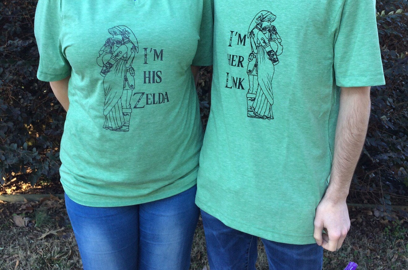 Benutzerdefinierte Paare Link Und Zelda T-Shirts Benutzerdefinierte Paare Link Und Zelda T-Shirts von LollysLoft
