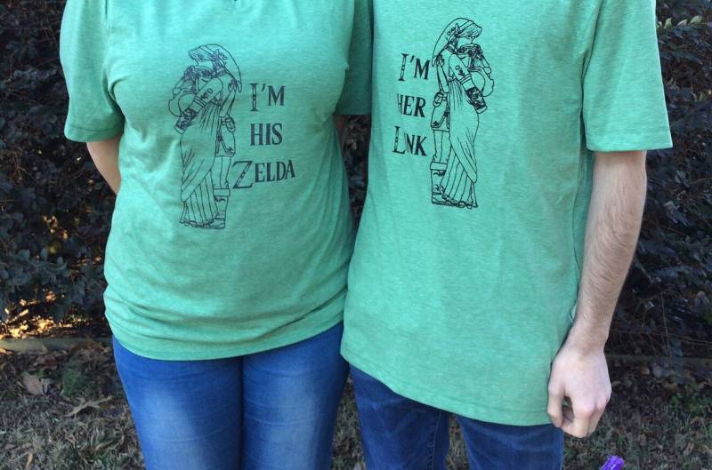 Benutzerdefinierte Paare Link Und Zelda T-Shirts Benutzerdefinierte Paare Link Und Zelda T-Shirts von LollysLoft