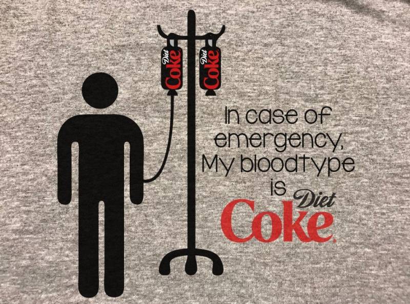 Im Notfall Ist Meine Blutgruppe Diet Coke T-Shirt Im Notfall Ist Meine Blutgruppe Diet Coke T-Shirt von LollysLoft