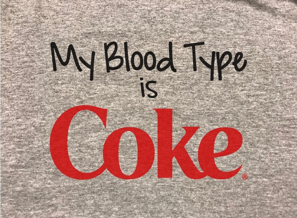 Meine Blutgruppe Ist Cola-T-Shirt Meine Blutgruppe Ist Cola-T-Shirt von LollysLoft