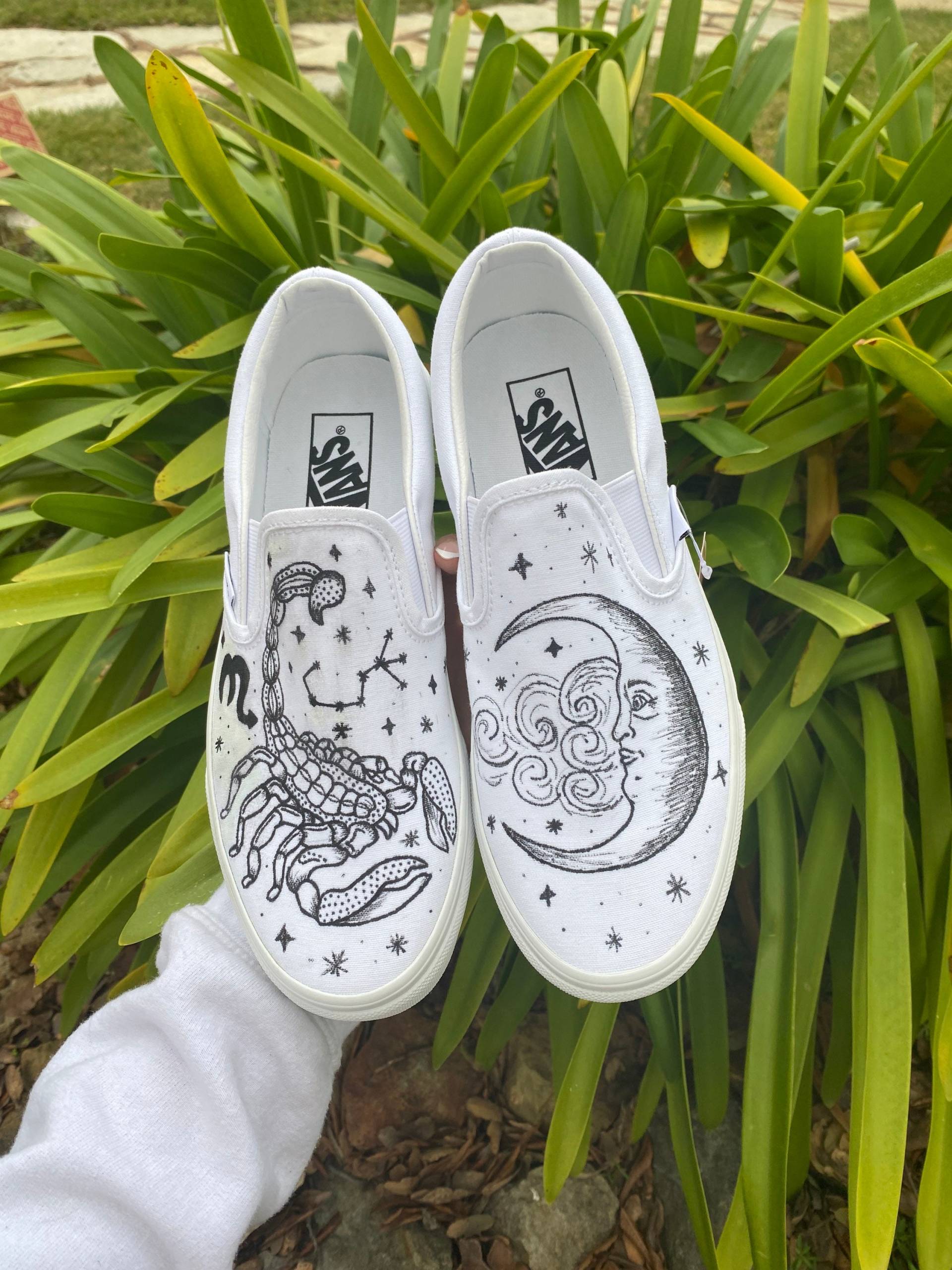 Skorpion Und Mond Custom Handgemalte Vans Skorpion Und Mond Custom Handgemalte Vans von LoloBeeCreationsCo