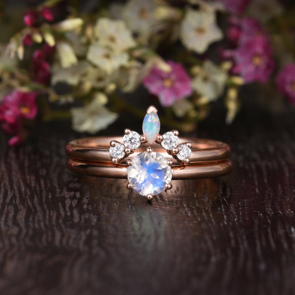 Einzigartige Mondstein Ring Set Rose Gold Verlobungsring Antike Marquise Opal Band Frauen Enhancer Stapeln Benutzerdefinierte Gebogene 2Stk von Lomantic