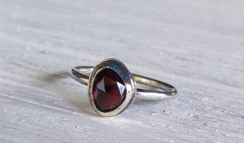 Granat Geburtsstein Boho-stil Jubiläum Heirloom Minimalist Unisex Ring Granat Geburtsstein Boho-stil Jubiläum Heirloom Minimalist Unisex Ring von LomarisBoutique