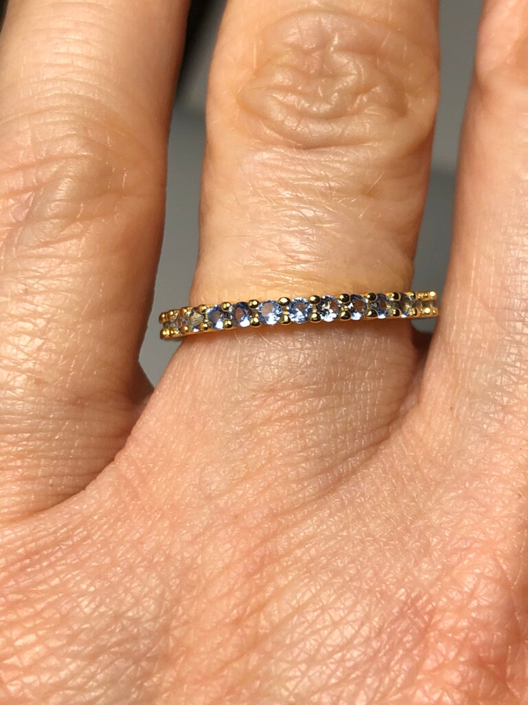 14K Gelbgold Überzogener Natürlicher Aquamarin Volle Ewigkeit Ehering Stapelring von LombardoJewelry