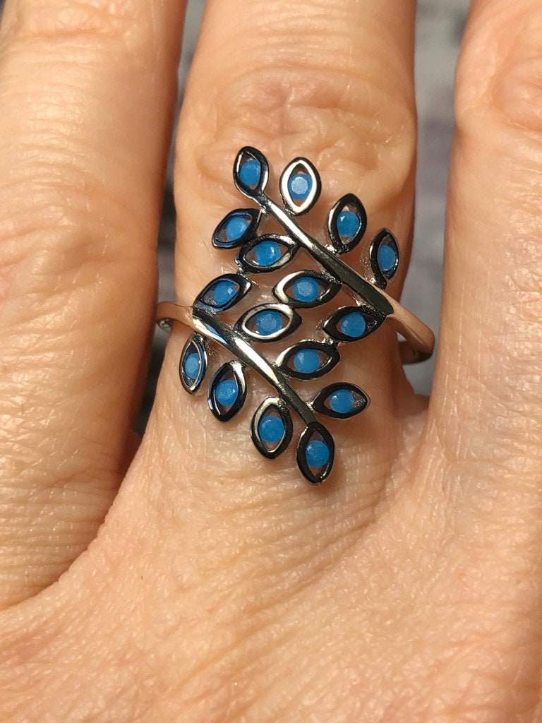 Ein Vintage Style 4.95Tcw Blau Türkis Ehering - Jubiläumsring Dezember Birthstone Ring von LombardoJewelry