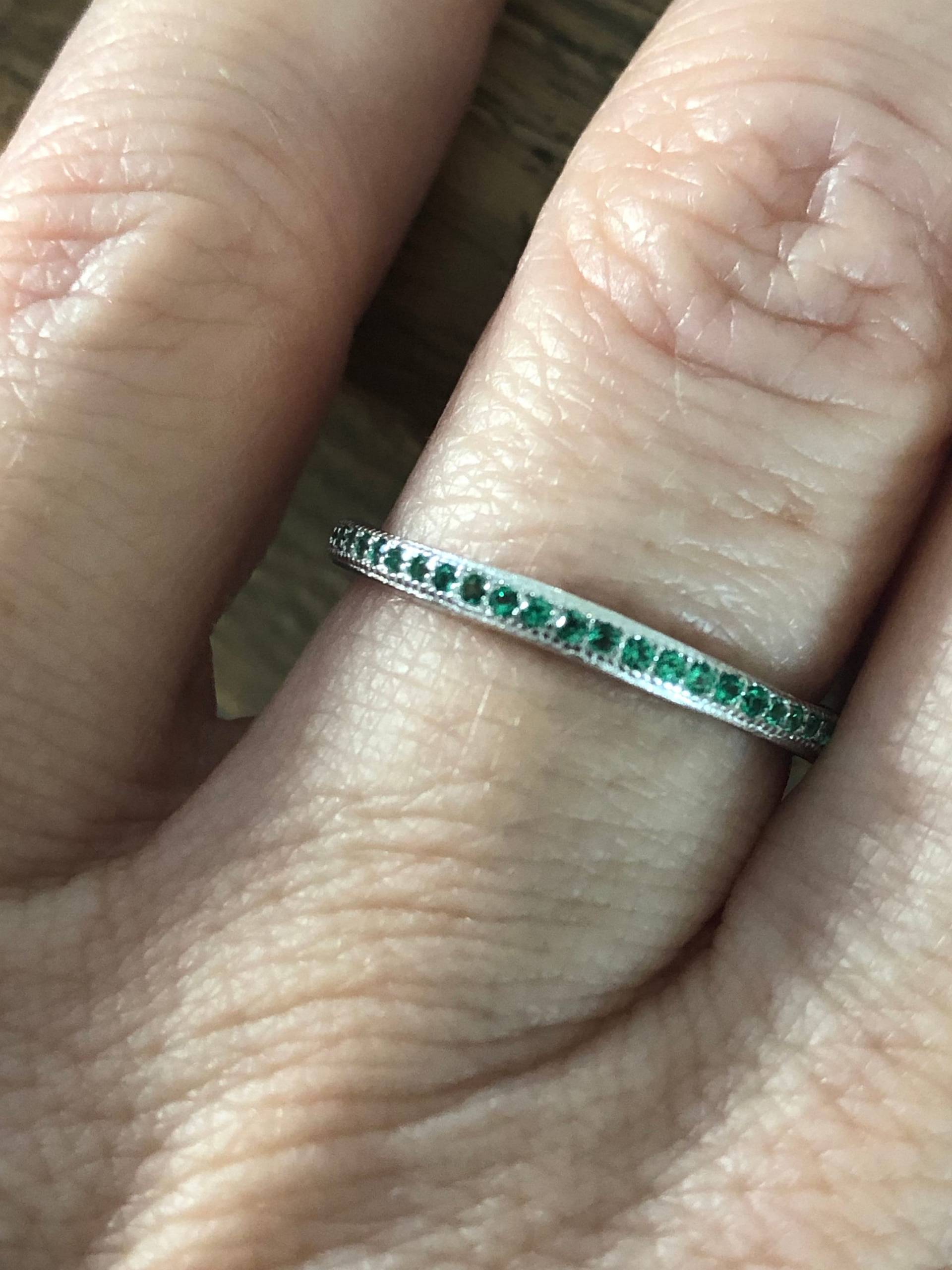 Natürliche Grüne Smaragd Voller Ewigkeit Hochzeit Band Stacking Ring Natürliche Grüne Smaragd Voller Ewigkeit Hochzeit Band Stacking Ring von LombardoJewelry