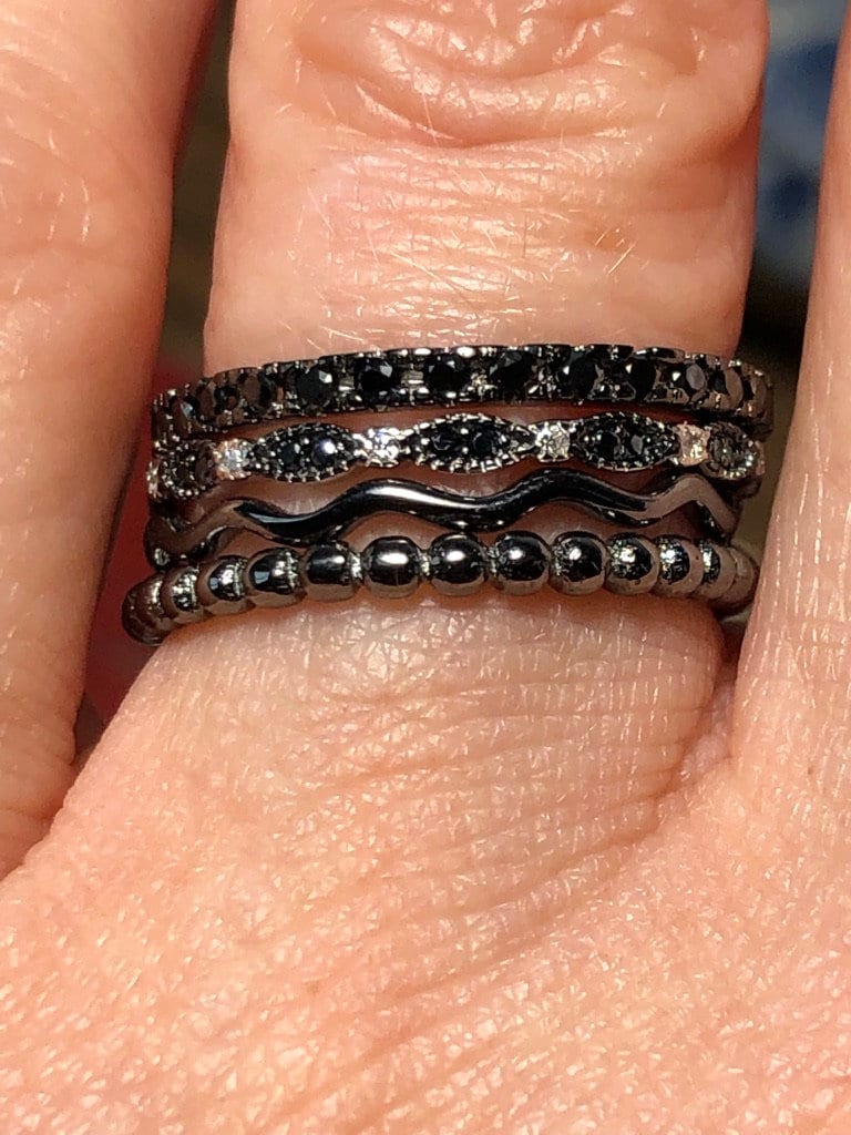 Natürliche Schwarze Saphir & Spinell Ring Set - Eheringe von LombardoJewelry