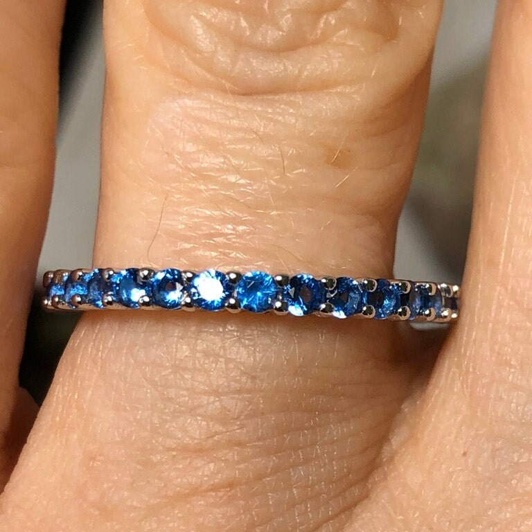 Natürliche Schweizer Blautopas Ehering Stacking Ring Für Die Ewigkeit von LombardoJewelry