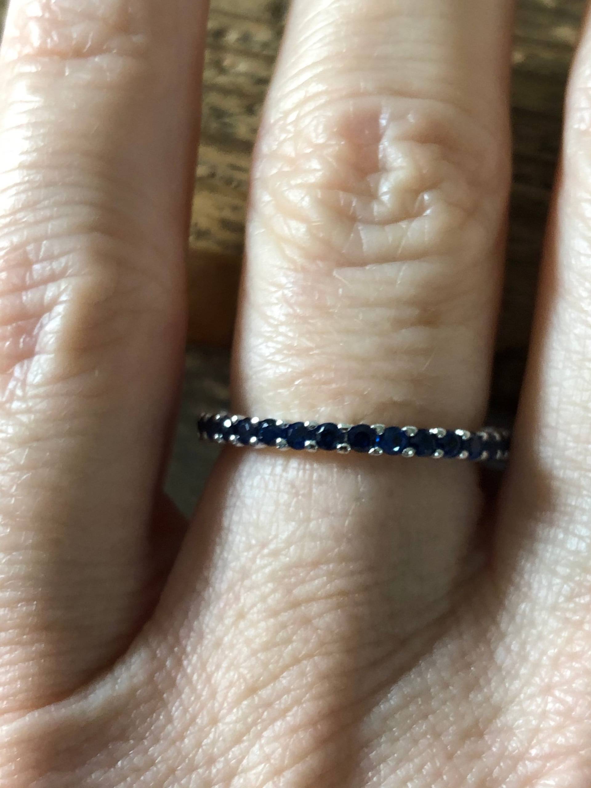 Natürlicher 2 Mm Blauer Saphir Eternity Ring - Stapelring Hochzeitsring Natürlicher 2 Mm Blauer Saphir Eternity Ring - Stapelring Hochzeitsring von LombardoJewelry