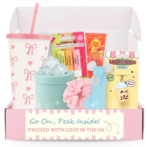 Sommerurlaubs-Zubehör-Geschenk-Set für Teenager-Mädchen mit Becher mit Strohhalm und Deckel, Taschenfächer, Eiswürfelform, Handcreme, Lippenbalsam-Set, niedlicher Schlüsselanhänger und Haargummi von London Carousel