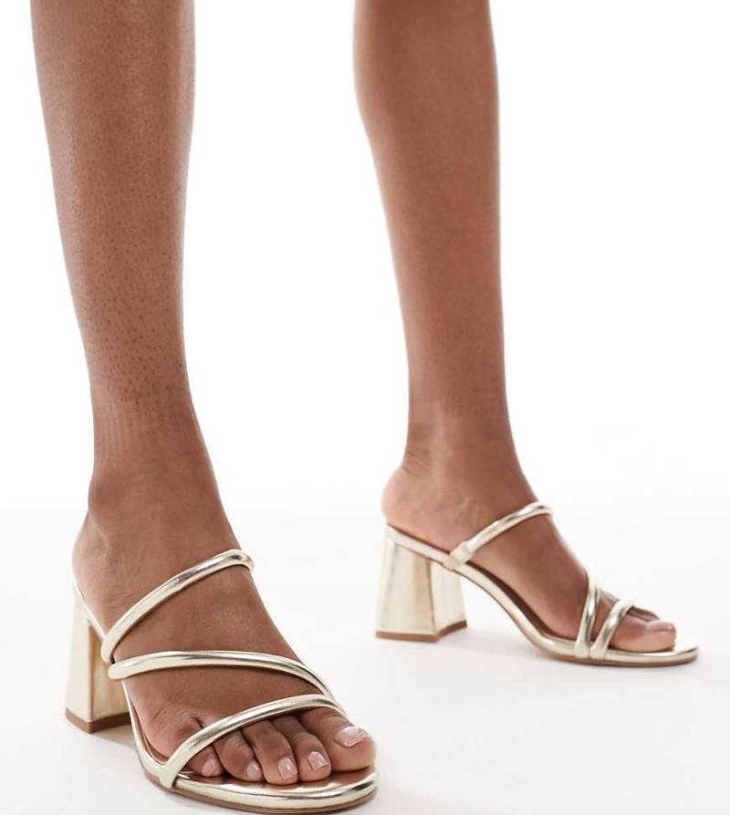 London Rebel - Slip-on-Riemchensandalen in Gold mit Blockabsatz, weite Passform-Goldfarben von London Rebel Wide Fit