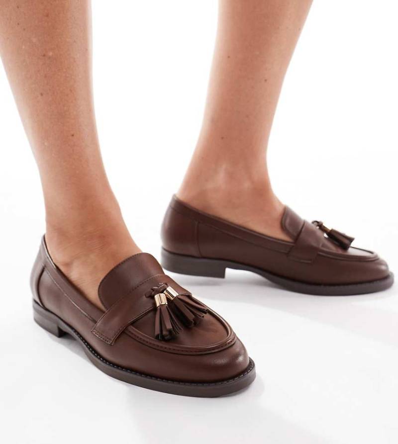 London Rebel Wide Fit - Amelia - Penny Loafer in Braun mit Quaste, weite Passform von London Rebel Wide Fit