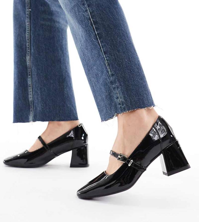 London Rebel Wide Fit - Camila - Schuhe in schwarzer Lackoptik mit mittelhohem Blockabsatz von London Rebel Wide Fit