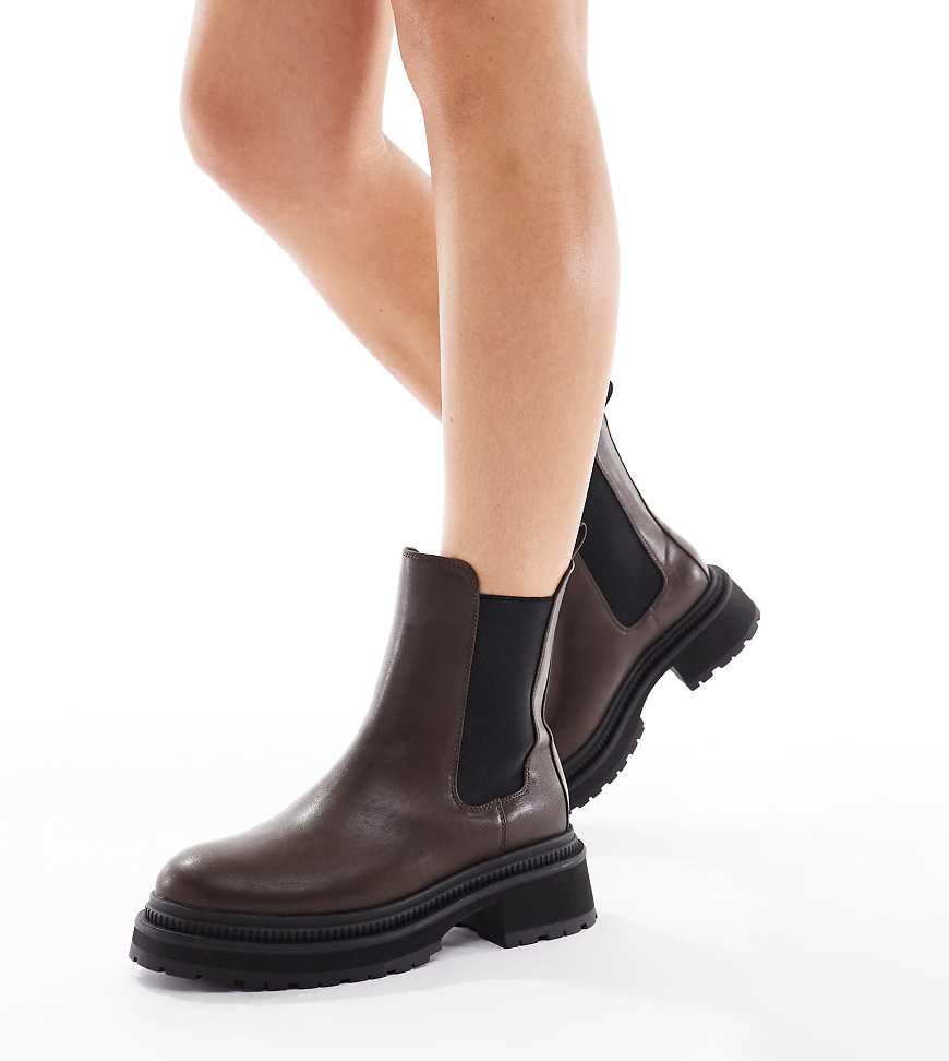 London Rebel Wide Fit - Emma - Chelsea-Stiefel in Schokobraun mit dicker Sohle, weite Passform von London Rebel Wide Fit