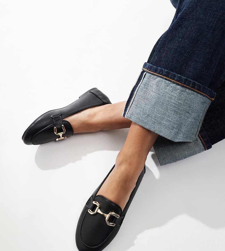 London Rebel Wide Fit - Flache, spitze Schuhe in Schwarz mit Trensenbeschlag und weiter Passform London Rebel Wide Fit - Flache, spitze Schuhe in Schwarz mit Trensenbeschlag und weiter Passform von London Rebel Wide Fit