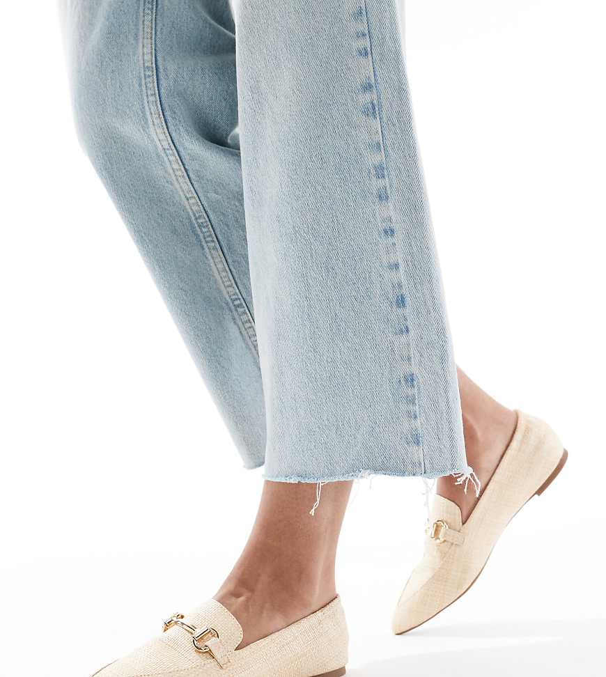 London Rebel Wide Fit - Loafer mit spitzer Zehenpartie und Schnallendetail aus Bast in Naturton, weite Passform-Neutral von London Rebel Wide Fit