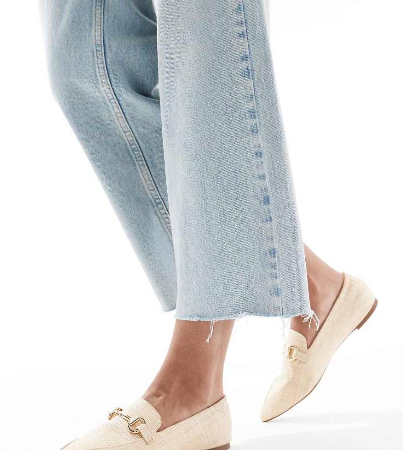 London Rebel Wide Fit - Loafer mit spitzer Zehenpartie und Schnallendetail aus Bast in Naturton, weite Passform-Neutral von London Rebel Wide Fit