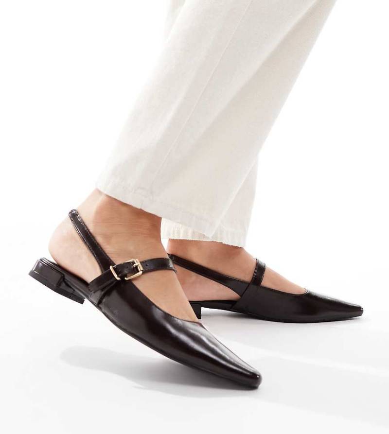 London Rebel Wide Fit - Luna - Spitze Schuhe in Dunkelbraun mit Fersenriemchen von London Rebel Wide Fit