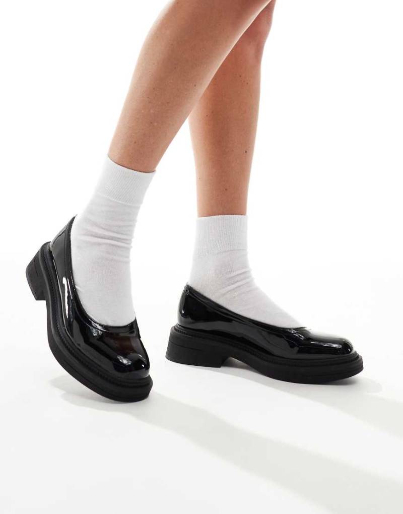 London Rebel - Wide Fit - Ruby - Mary-Jane-Schuhe in schwarzer Lackoptik ohne Riemchen, weite Passform von London Rebel Wide Fit