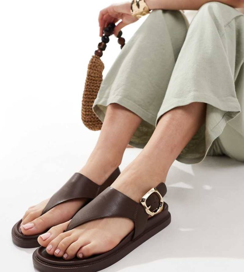 London Rebel - Zehenstegsandalen in Hellbraun, weite Passform von London Rebel Wide Fit