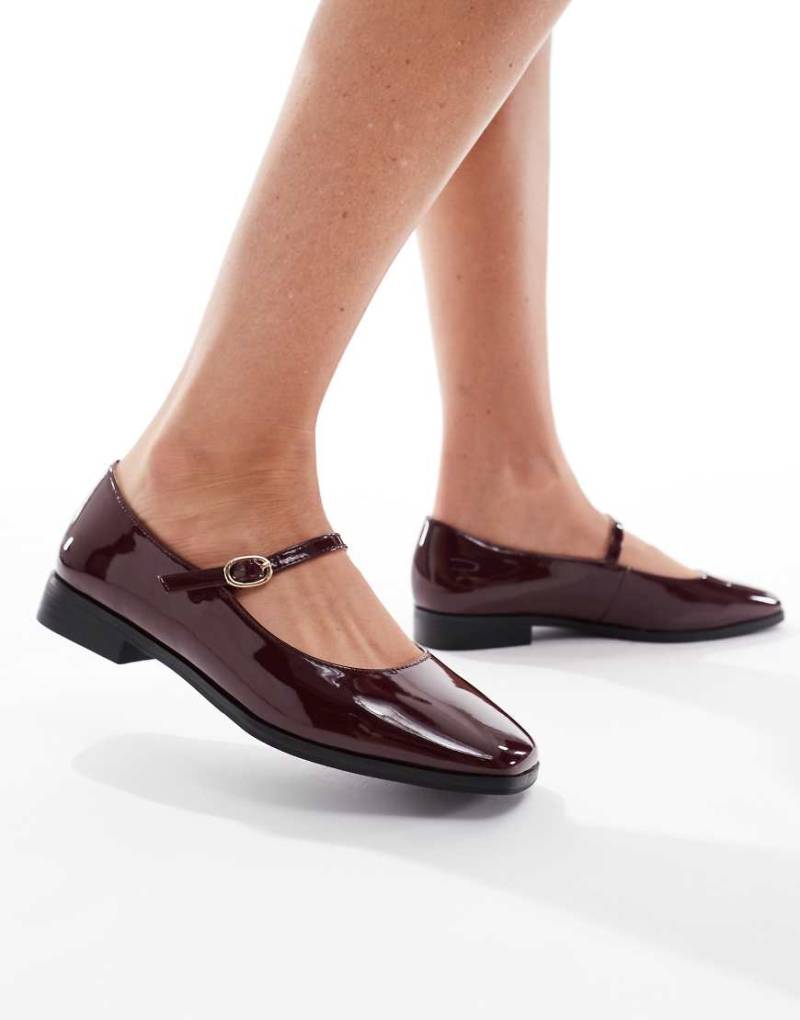 London Rebel - Abigal - Mary-Janes in Lackoptik in Burgunderrot von London Rebel