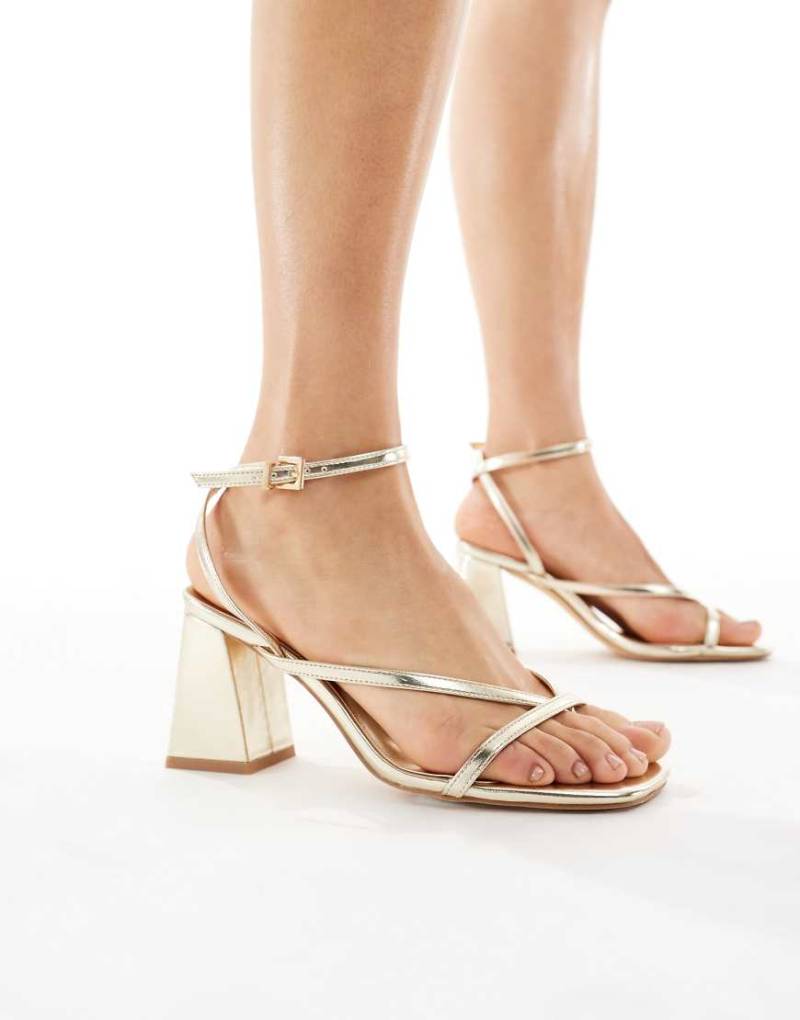 London Rebel - Aria - Riemchen-Sandaletten in Gold mit mittelhohem Blockabsatz-Goldfarben von London Rebel