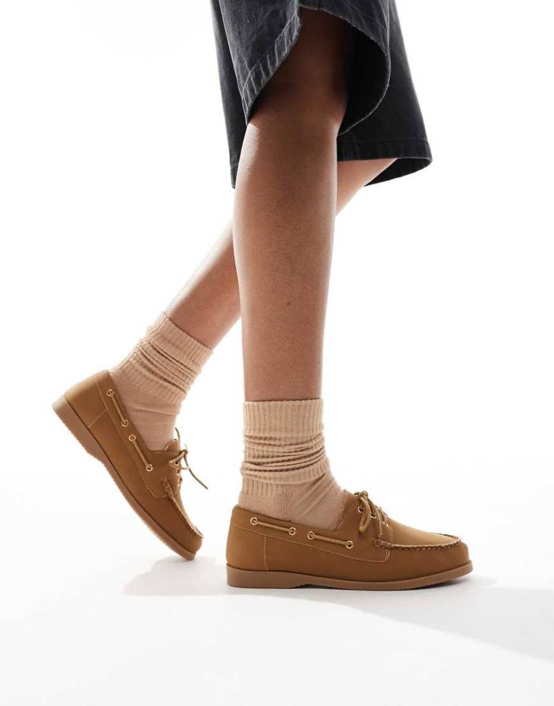London Rebel - Bootsschuhe zum Schnüren in Braun von London Rebel