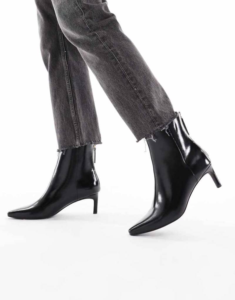 London Rebel - Ellie - Halbhohe Ankle-Boots in Schwarz mit Kitten-Absatz von London Rebel
