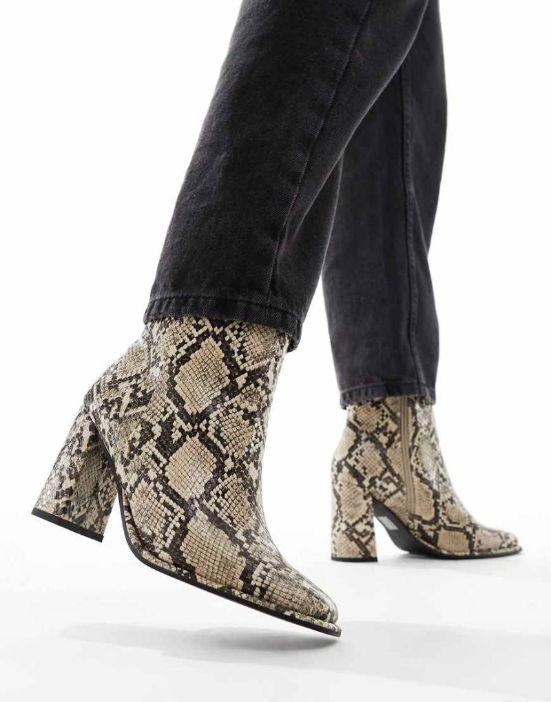 London Rebel - Maddie - Ankle-Boots in Schlangenlederoptik mit Blockabsatz-Bunt von London Rebel