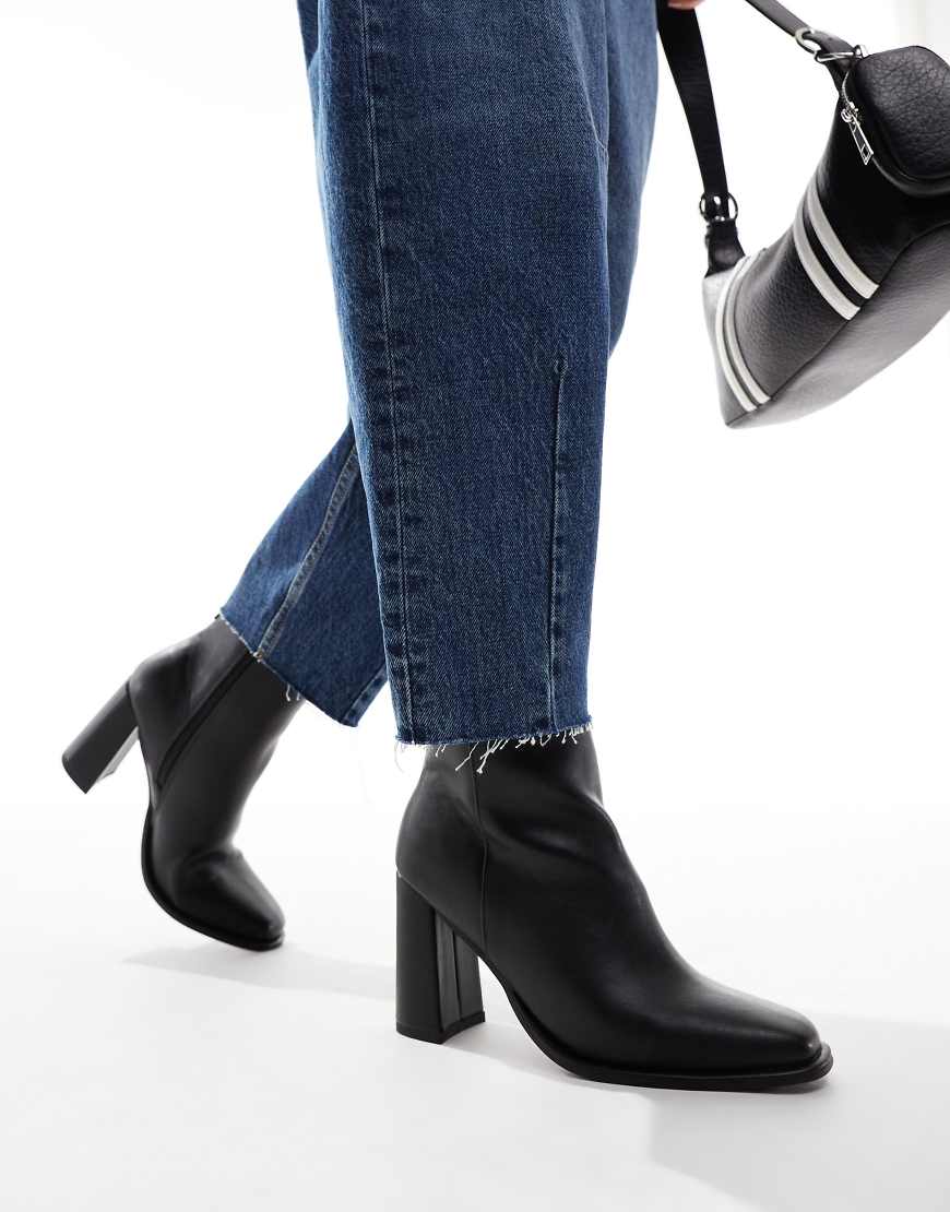 London Rebel - Maddie - Ankle-Boots in Schwarz mit Blockabsatz von London Rebel