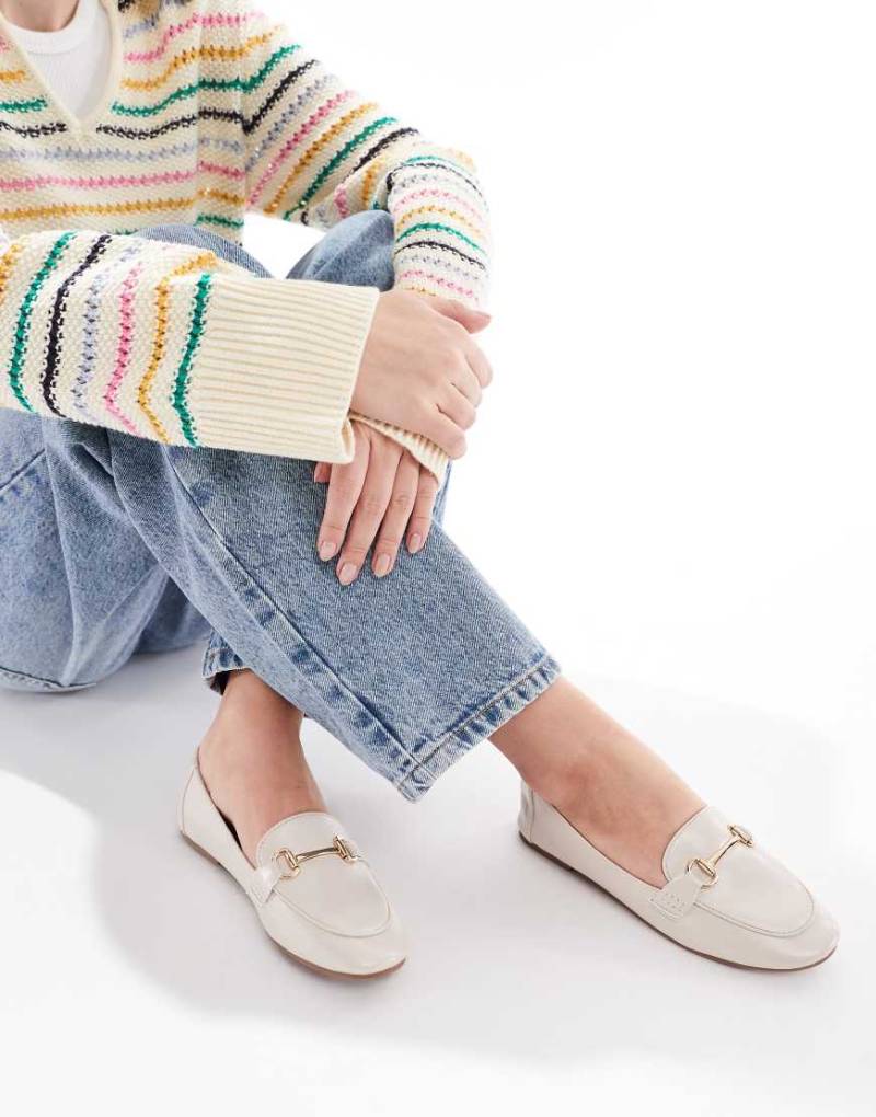 London Rebel - Nori - Loafer in Cremeweiß mit Schnallenverzierung von London Rebel