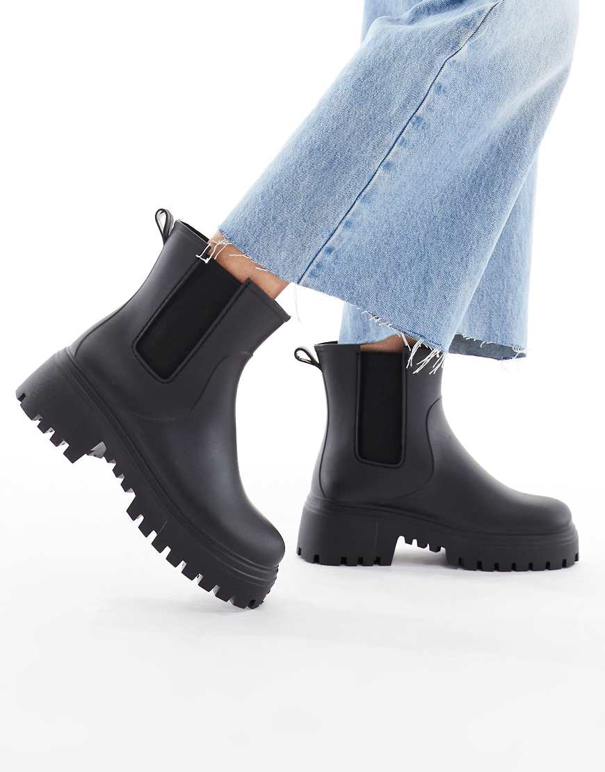 London Rebel - Phoebe - Chelsea-Stiefel in Schwarz mit dicker Sohle London Rebel - Phoebe - Chelsea-Stiefel in Schwarz mit dicker Sohle von London Rebel