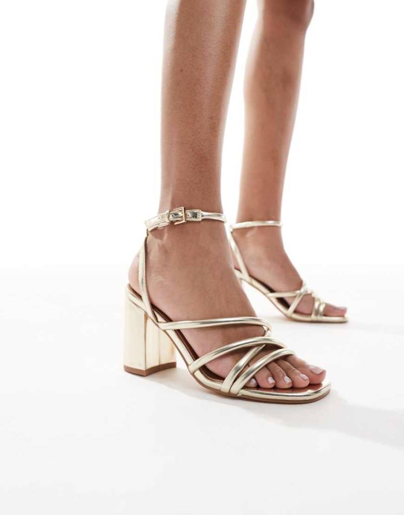 London Rebel - Riemchen-Sandaletten in Goldoptik mit Blockabsatz-Goldfarben von London Rebel