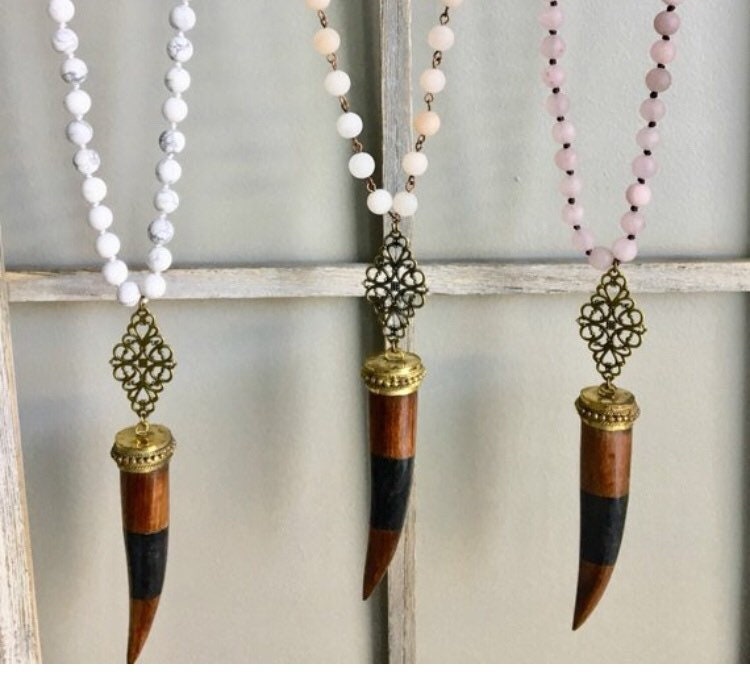 Horn Perlen Filigrane Halskette Horn Perlen Filigrane Halskette von LondonAmayaJewelry