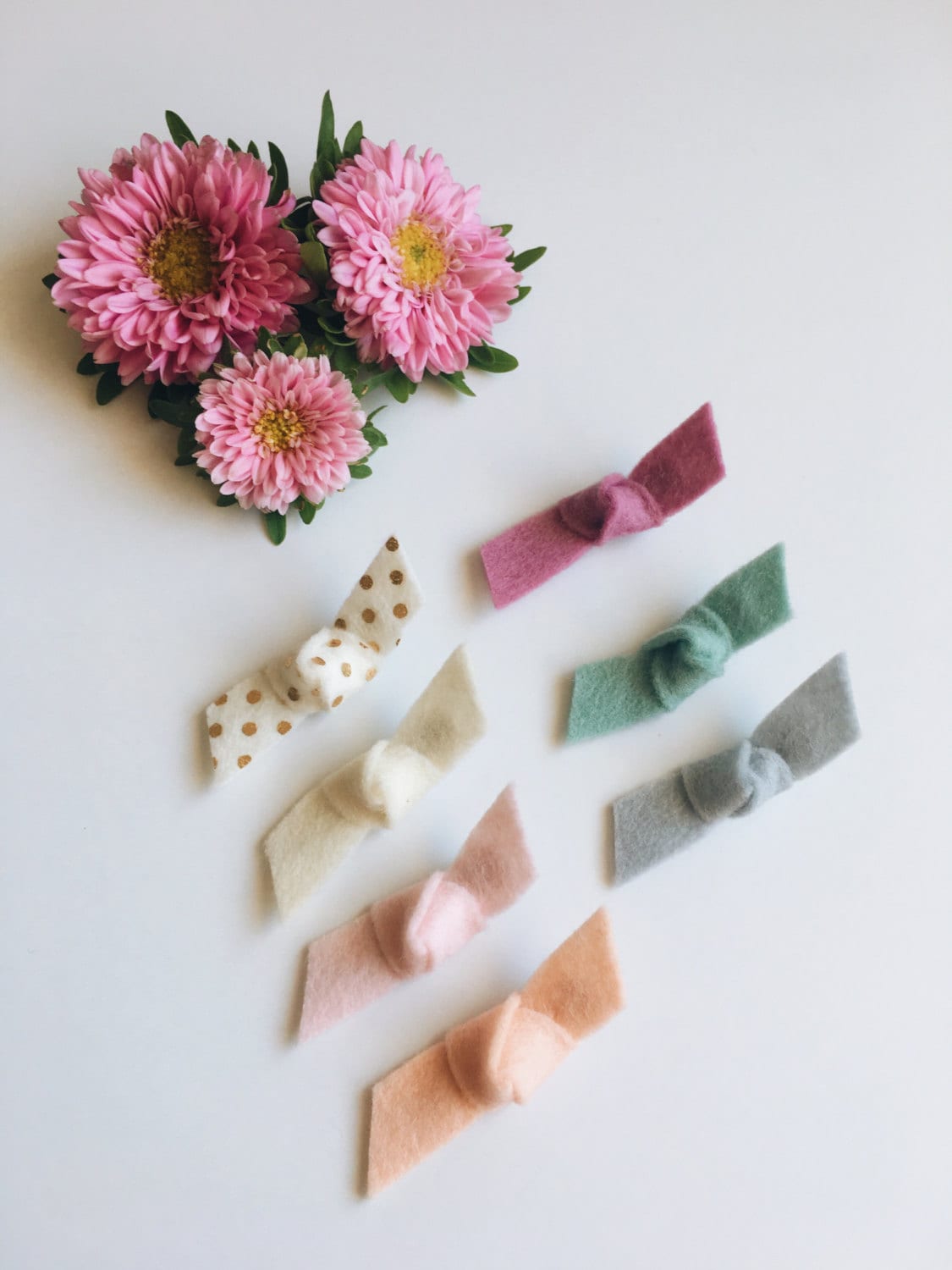 Sie Wählen 3 - Set Merino Wollfilz Mini Knoten Schleifen Auf Nylon Stirnbänder Oder Clips Baby Kleinkind Kinder Winzig Zierlich Zierliche von LondonandLulu