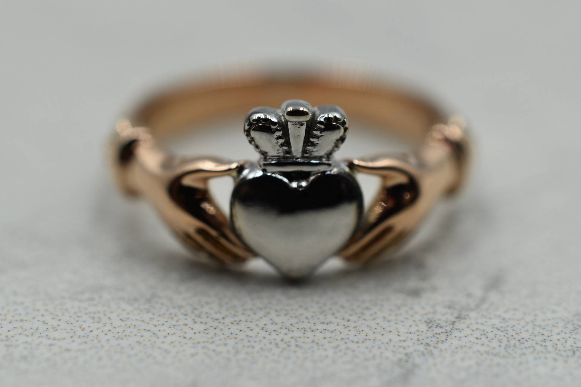 Keeva Claddagh Ring 10K/14K/18K Weiß, Gelb, Rose, Grün Gold, Vergoldet & Silber Freundschaft Beziehung Hochzeit Verlobungsversprechen von LoniDesignGroup