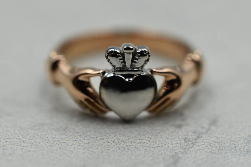 Keeva Claddagh Ring 10K/14K/18K Weiß, Gelb, Rose, Grün Gold, Vergoldet & Silber Freundschaft Beziehung Hochzeit Verlobungsversprechen von LoniDesignGroup